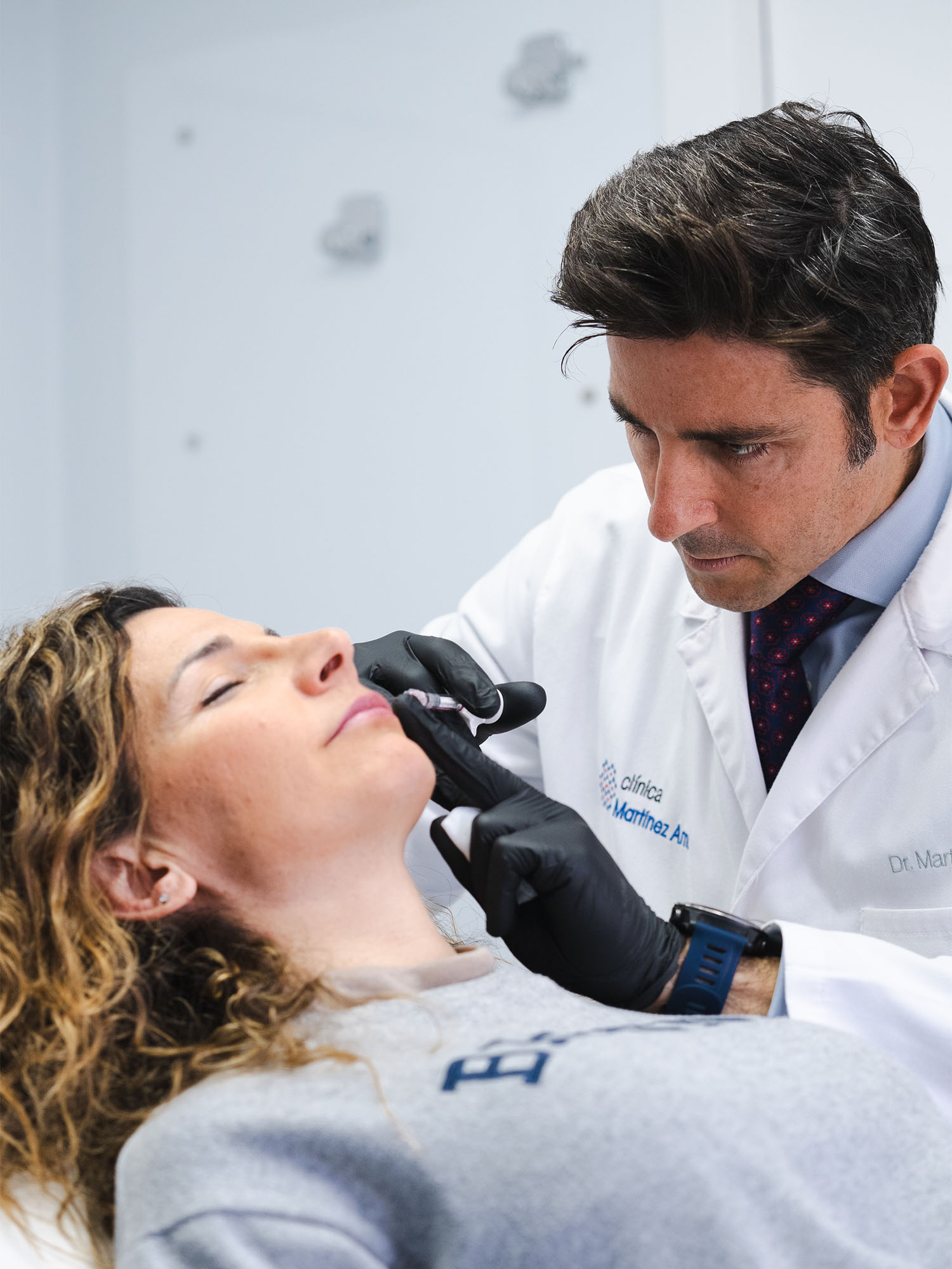 Rejuvenecimiento facial inyectable en estética dermatológica Almería